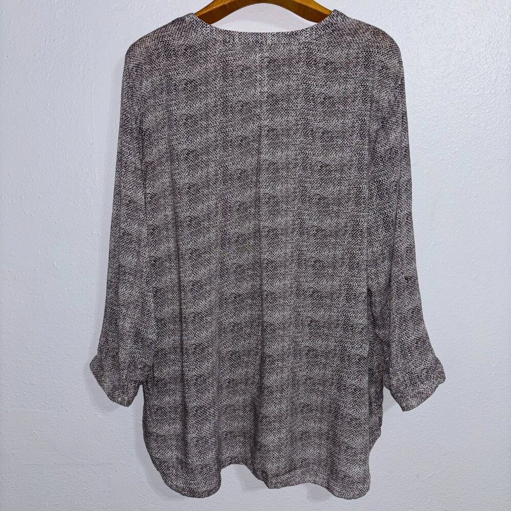 Grand & Greene Rayon Roll Tab Sleeve V-Neck Blouse Gray Black Print 1X - Picture 2 of 13